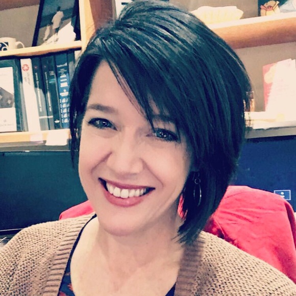 Meet your Posher, Cynthia - Picture 1 of 1